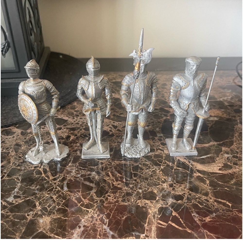 Set of 4 Knights ! - Picture 3 of 16